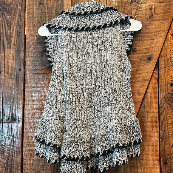 Women’s Sweater vest with open front, size small - Picture 3 of 3